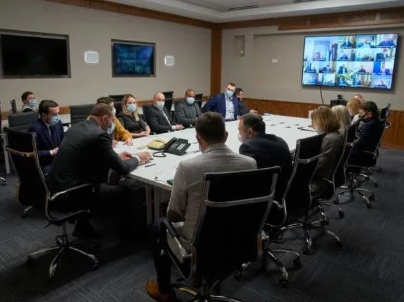 Кадровий голод: у Зеленського шукають в регіонах молодь для "роботи на державу"