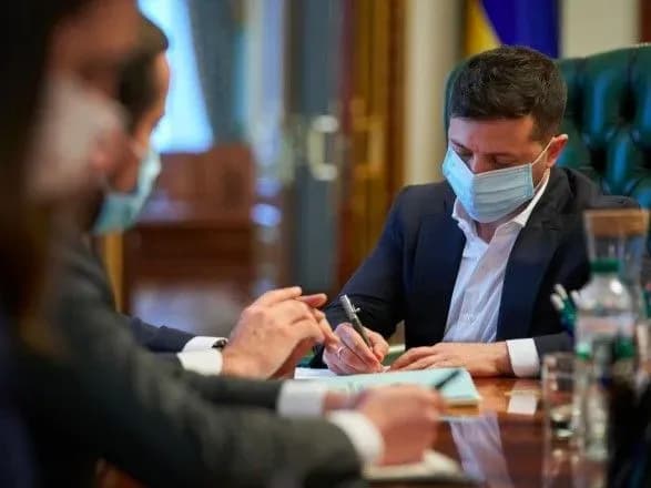 Винні у затримці виплат для медиків мають понести відповідальність – Зеленський