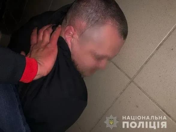 Підозрюваного у нападі зі зброєю на Закарпатті затримали під Києвом