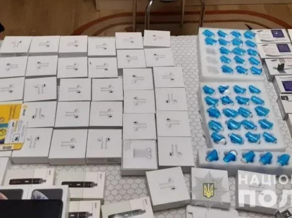 Кіберполіція блокувала масштабний збут фальсифікованої техніки відомої марки