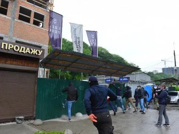 Кияни вийшли на протест проти незаконного будівництва Кучером ЖК в центрі Києва