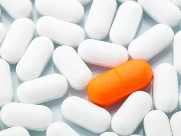 У Великій Британії шукають добровольців для випробування препаратів від COVID-19