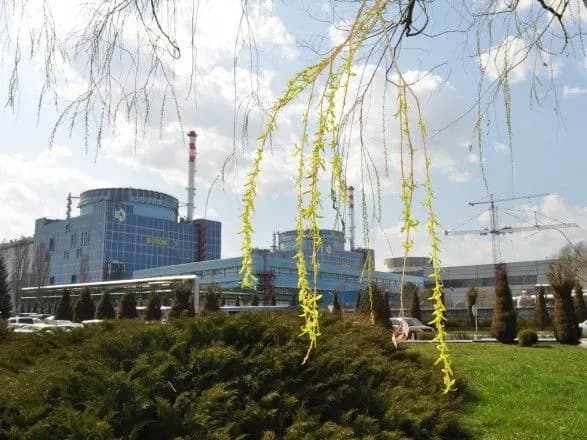У роботу енергосистеми України повернули один атомний блок і вивели у резерв інший