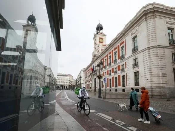 Пандемія: COVID-19 в Іспанії забрав життя 27 231 осіб, майже 230 тисяч інфіковані