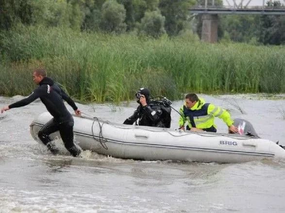 Чоловік вирішив скупатися у Дніпрі і отримав переохолодження
