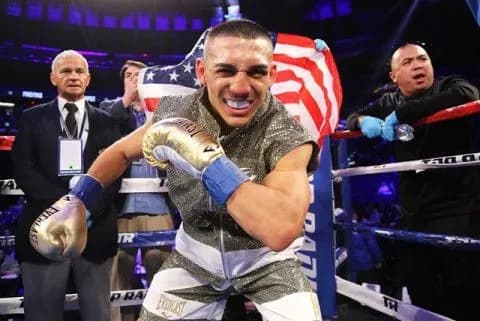 Непобедимый Лопес заявил об отмене боя с Ломаченко