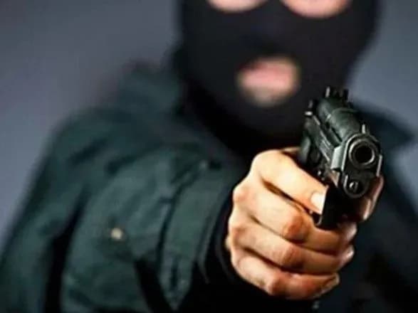 У Чернігові чоловіка підстрелили під час розбійного нападу