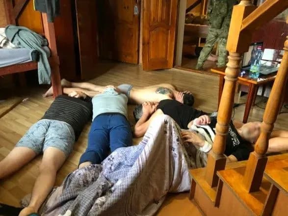 На Рівненщині 21 учаснику банди повідомлено про підозру за викрадення і катування людей