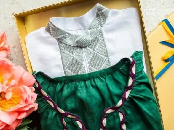 Зеленський з дружиною у День вишиванки подарували лідерам країн світу вишиті сорочки