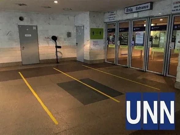 В столичному метро нанесли розмітки для пасажирів
