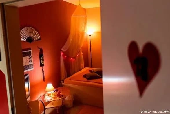 Борделі в Німеччині можуть більше не відкритись через COVID-19