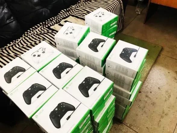 "Карантинные тренды": на границе с Венгрией обнаружили контрабанду смартфонов, приставок и джойстиков