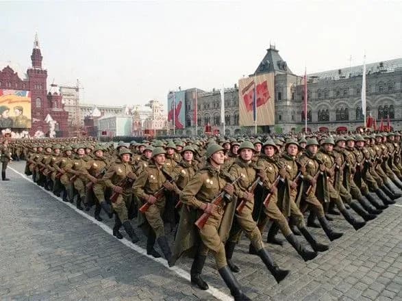 В Україні прокоментували ідею Росії щодо параду 24 червня