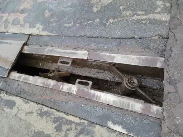 На Південному мосту обмежили рух через аварію з деформаційним швом