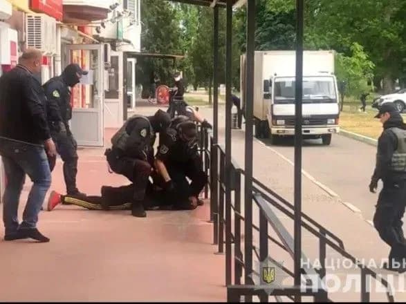 Хотів помститись: на Херсонщині чоловік намагався підпалити будівлю прокуратури