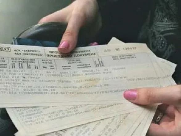 Відсьогодні у залізничних касах відновлюють продаж квитків на поїзд
