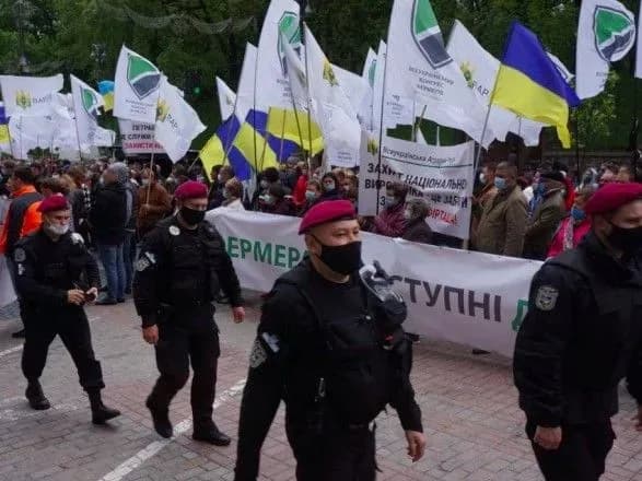 Під Кабміном мітингують аграрії: у поліції повідомили про ситуацію
