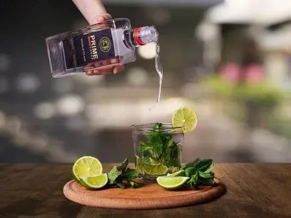 Водка наращивает популярность, а ее потребитель стал более требовательным - аналитики