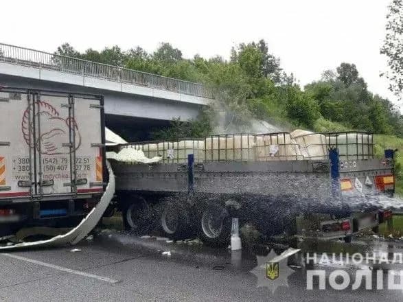 В Харьковской области произошла утечка соляной кислоты в результате ДТП