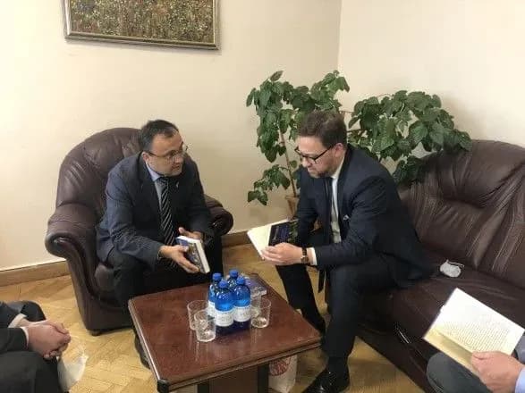 Україна працює над відновленням регулярного транспортного сполучення з Польщею – МЗС