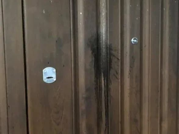 У Миколаєві в офіс члена виконкому та юриста кинули "коктейль Молотова"