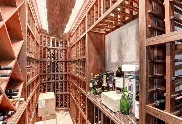 Ексгравець "Манчестер Юнайтед" вклався в особисту "винну" кімнату