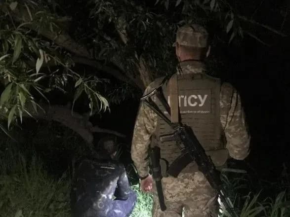 На україно-польському кордоні викрили контрабандистів, які переправляли цигарки через Західний Буг