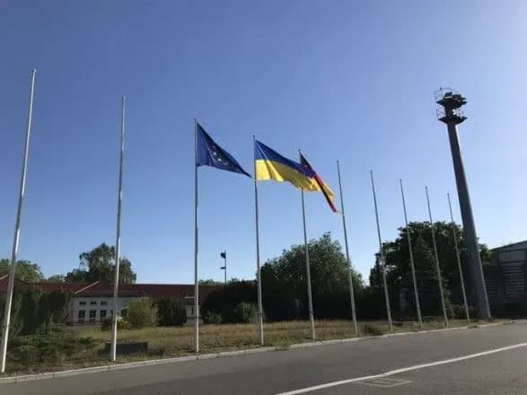 Первый визит высокого уровня с начала пандемии: в Берлине встречают Кулебу и Ермака