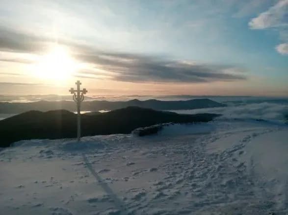 Мороз і сніг: на високогір'ї Карпат розігралася справжня "зима"