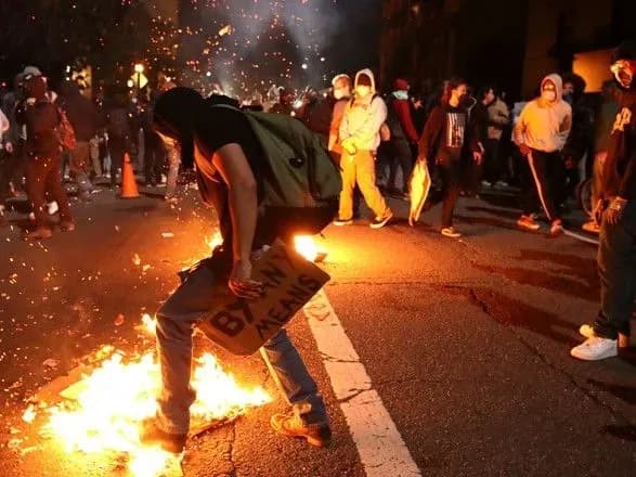 АР: під час протестів у США загинуло щонайменше 11 осіб
