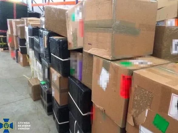 В Україну під видом автозапчастин намагалися незаконно ввезти гаджетів на понад 100 млн гривень