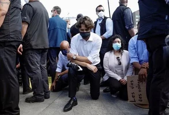 Трюдо схилив коліно в пам'ять про загиблого в США Джорджа Флойда