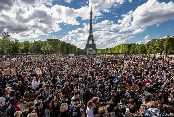 Смерть Флойда: на протести у всьому світі вийшли сотні тисяч людей