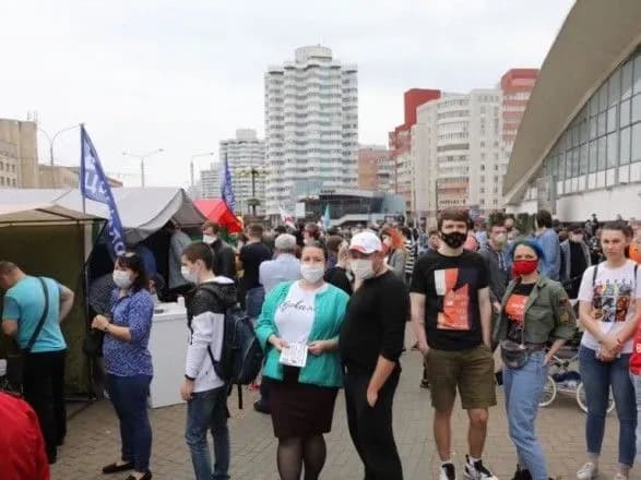У Білорусі збирали підписи за альтернативних кандидатів у президенти