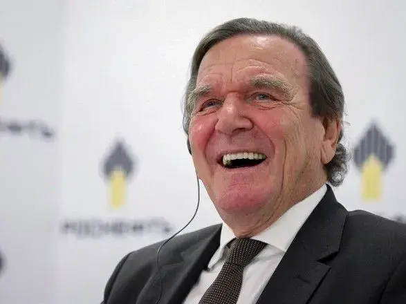 Шрёдера переизбрали главой совета директоров "Роснефти"