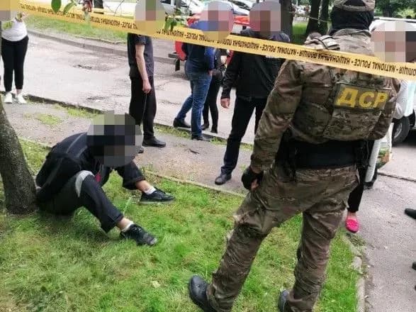 Во Львове у валютчика отобрали сумку с 4,5 млн грн