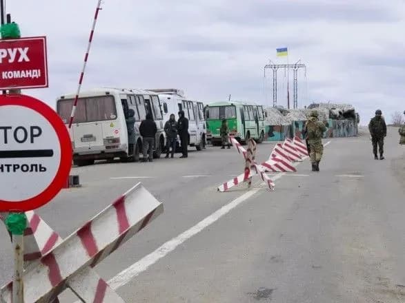 У районі ООС частково відновлюється робота КПВВ