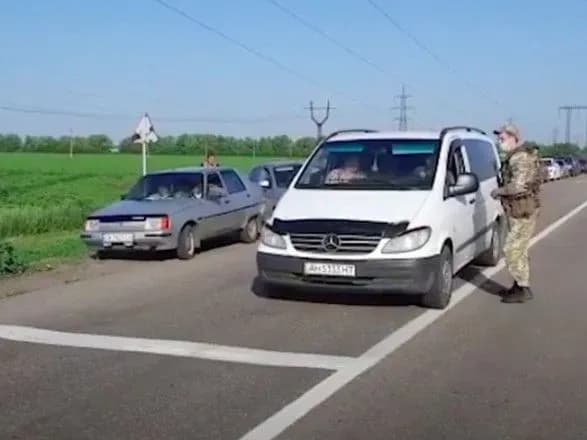Відкриття КПВВ на Донбасі: біля "Мар'їнки" і "Станиці Луганської" утворилися черги