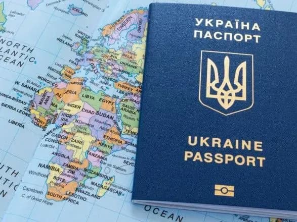 Кулеба назвав додаткові критерії для прийняття подвійного громадянства