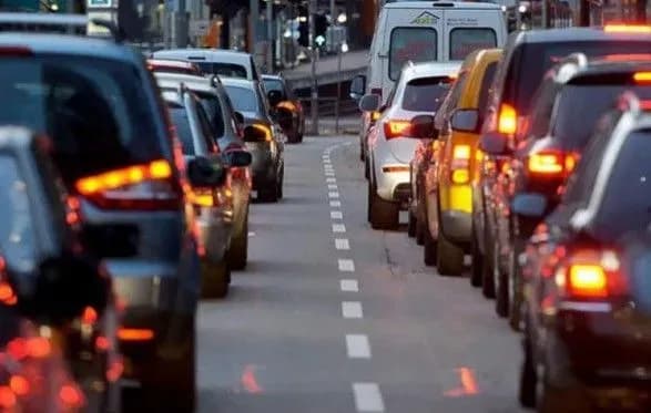 Ранок у Києві почався із заторів