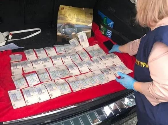 На Донеччині посадовця податкової викрили на хабарі