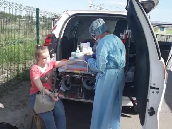 На КПВВ "Станиця Луганська" почали пропускати абітурієнтів для складання ЗНО