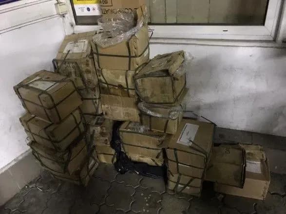 Українець намагався незаконно ввезти з Чехії понад 4 тисячі ножиць