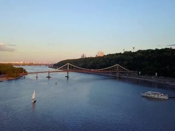 У столиці температура води у Дніпрі перевищила 20 градусів