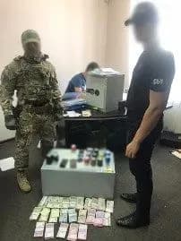 У Дніпрі правоохоронці провели обшуки через укладання посадовцями договорів з фіктивними підприємцями