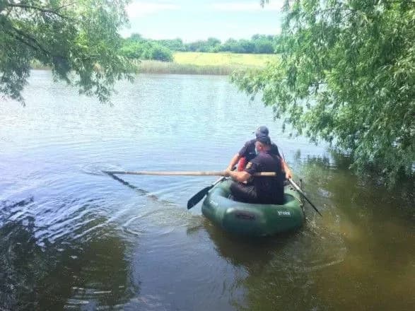 На Кіровоградщині рятувальники дістали з води тіло жінки