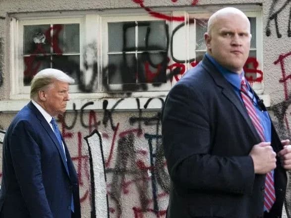 Протести у США: Трамп заявив, що за псування пам'ятників буде загрожувати до 10 років в'язниці