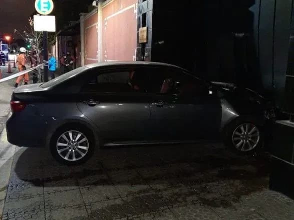 В Аргентині чоловік намагався протаранити ворота посольства КНР