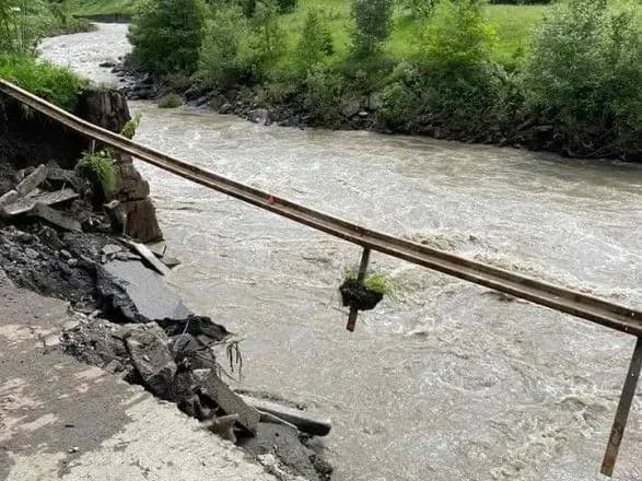 В одному з районів Закарпаття за декілька годин випала місячна норма опадів