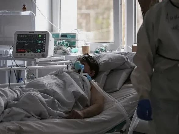 В Україні до апаратів ШВЛ підключено понад 370 пацієнтів з коронавірусом